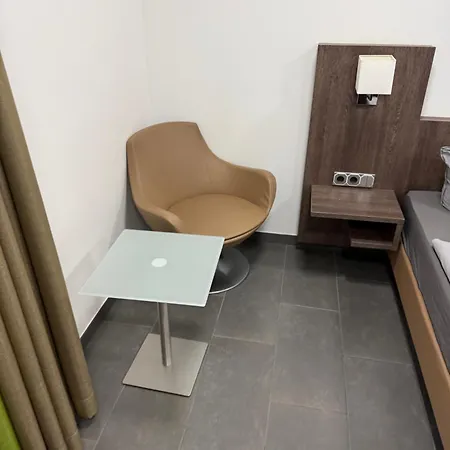 Zehnthof 2a Haus - 2 We, 2 Küche, 2 Bad 4 Sz, 8 Bett Pulheim