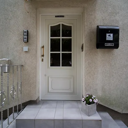 Zehnthof 2a Haus - 2 WE, 2 Küche, 2 Bad 4 SZ, 8 Bett Apartment *