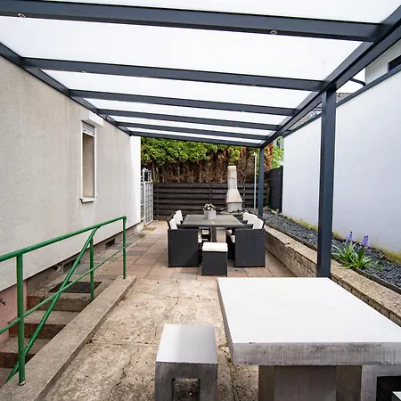 Zehnthof 2a Haus - 2 We, 2 Küche, 2 Bad 4 Sz, 8 Bett Apartment Pulheim