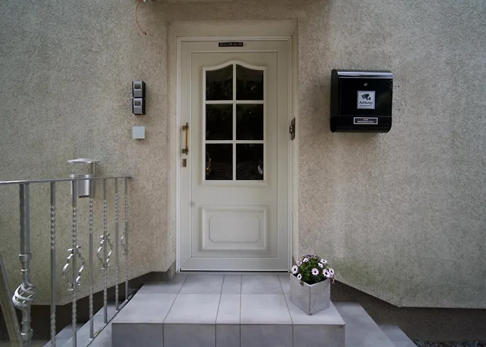 Zehnthof 2a Haus - 2 WE, 2 Küche, 2 Bad 4 SZ, 8 Bett Apartment *