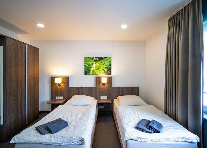 Zehnthof 2a Haus - 2 WE, 2 Küche, 2 Bad 4 SZ, 8 Bett *